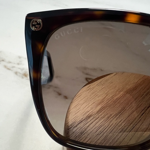 Gucci Womens Sunglasses - Picture 6 of 6